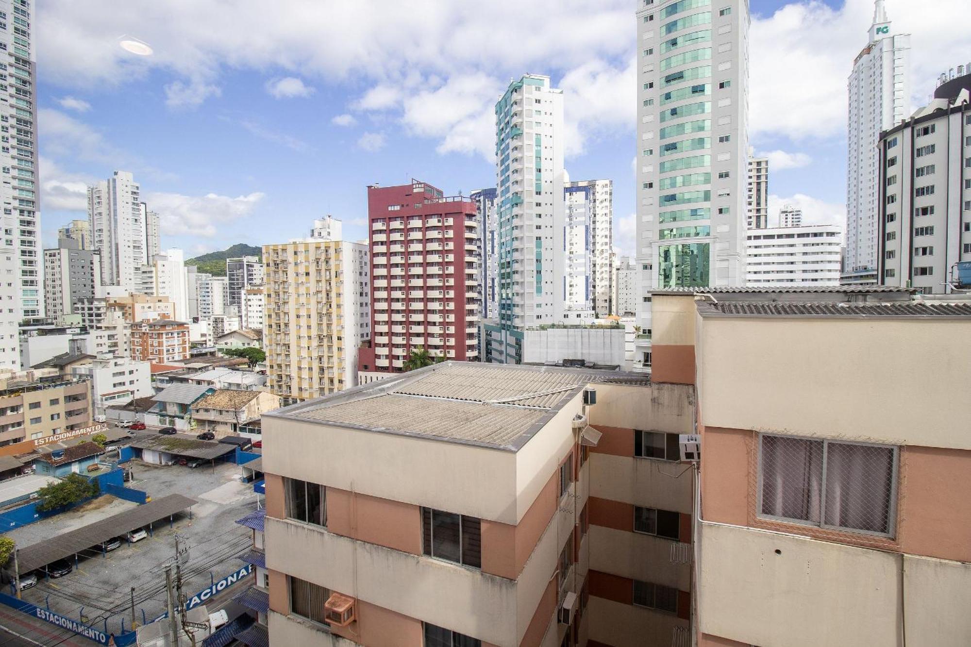 Bk64 - Prox Calcadao, 2 Dorm Climatizados Apartamento Balneário Camboriú